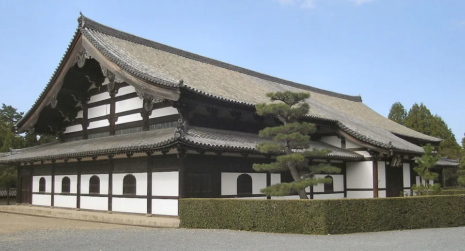 Zendō at Tōfuku-ji — long parallel meditation platforms running the length of the hall